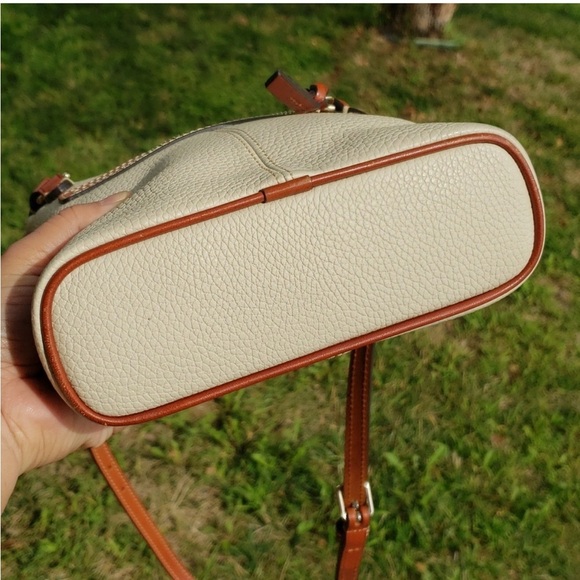 Dooney & Bourke Cream and Brown Crossbody toggle Bag festival boho - Picture 10 of 13